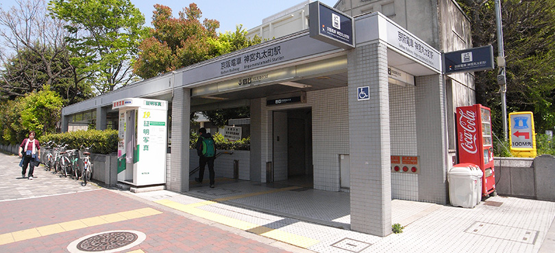 神宮丸太町駅