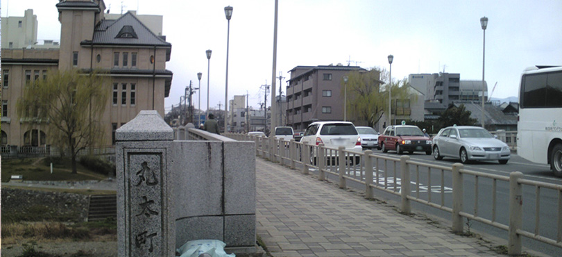 神宮丸太町駅周辺