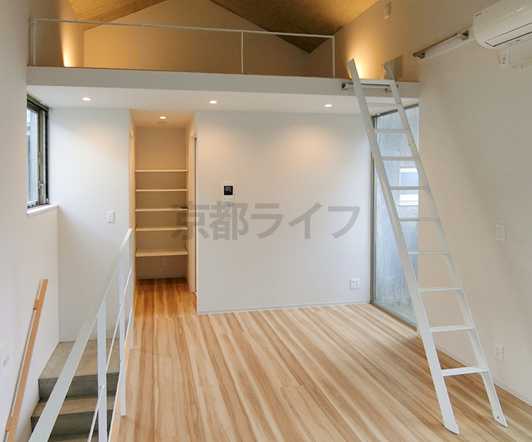 2階にはロフトが付いたLDK（G06号室）