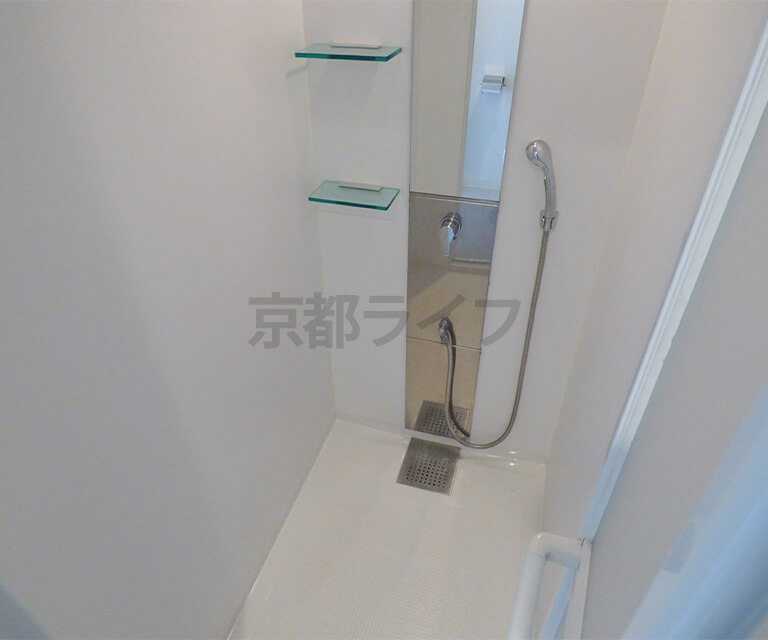 シャワー室