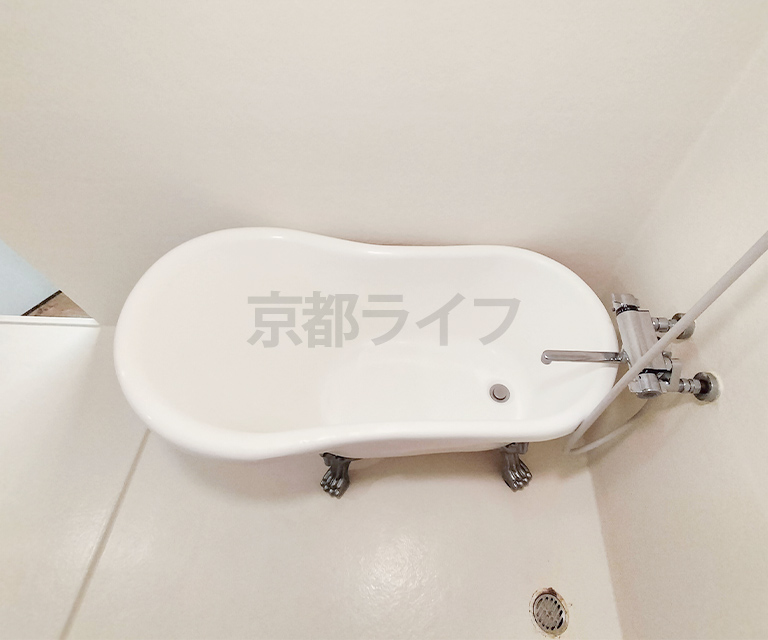 特徴的な浴槽が印象的