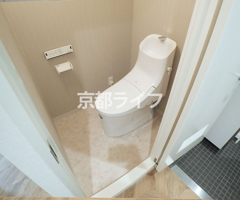 トイレは落ち着いた雰囲気に（2-B号室）