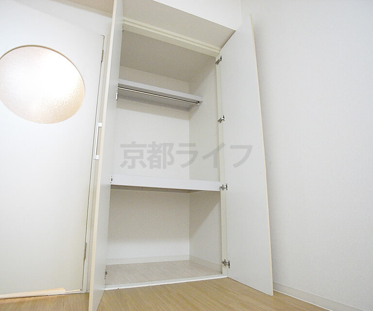 すっきり収納できるクローゼットを完備