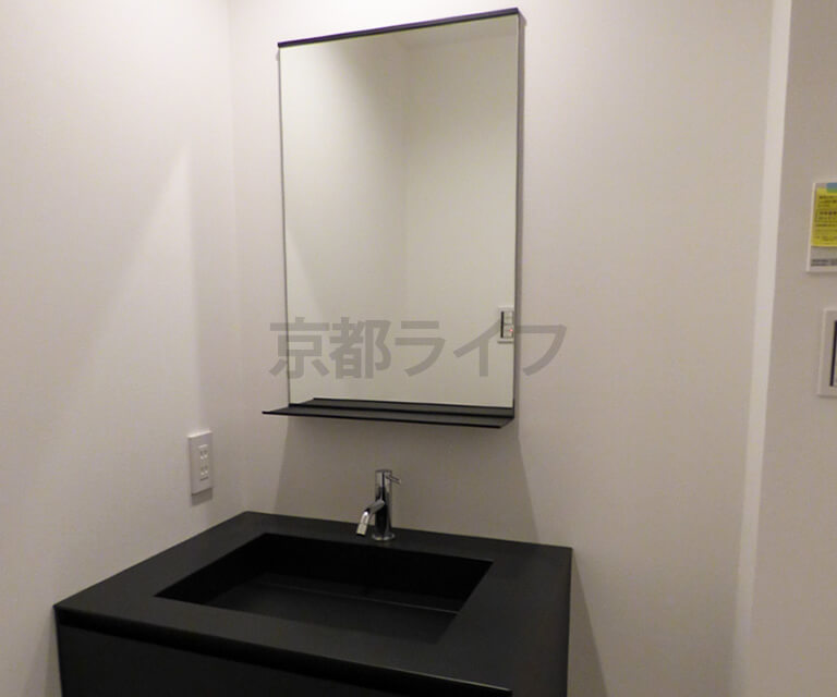 スタイリッシュな独立洗面台(1階のお部屋)