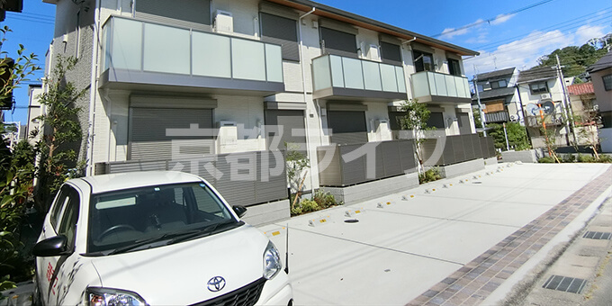 愛車をお持ちの方に。全戸ガレージ付きで便利！